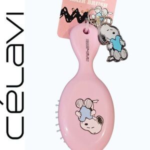 Célavi X Peanuts Portable Hair Brush & Keychain